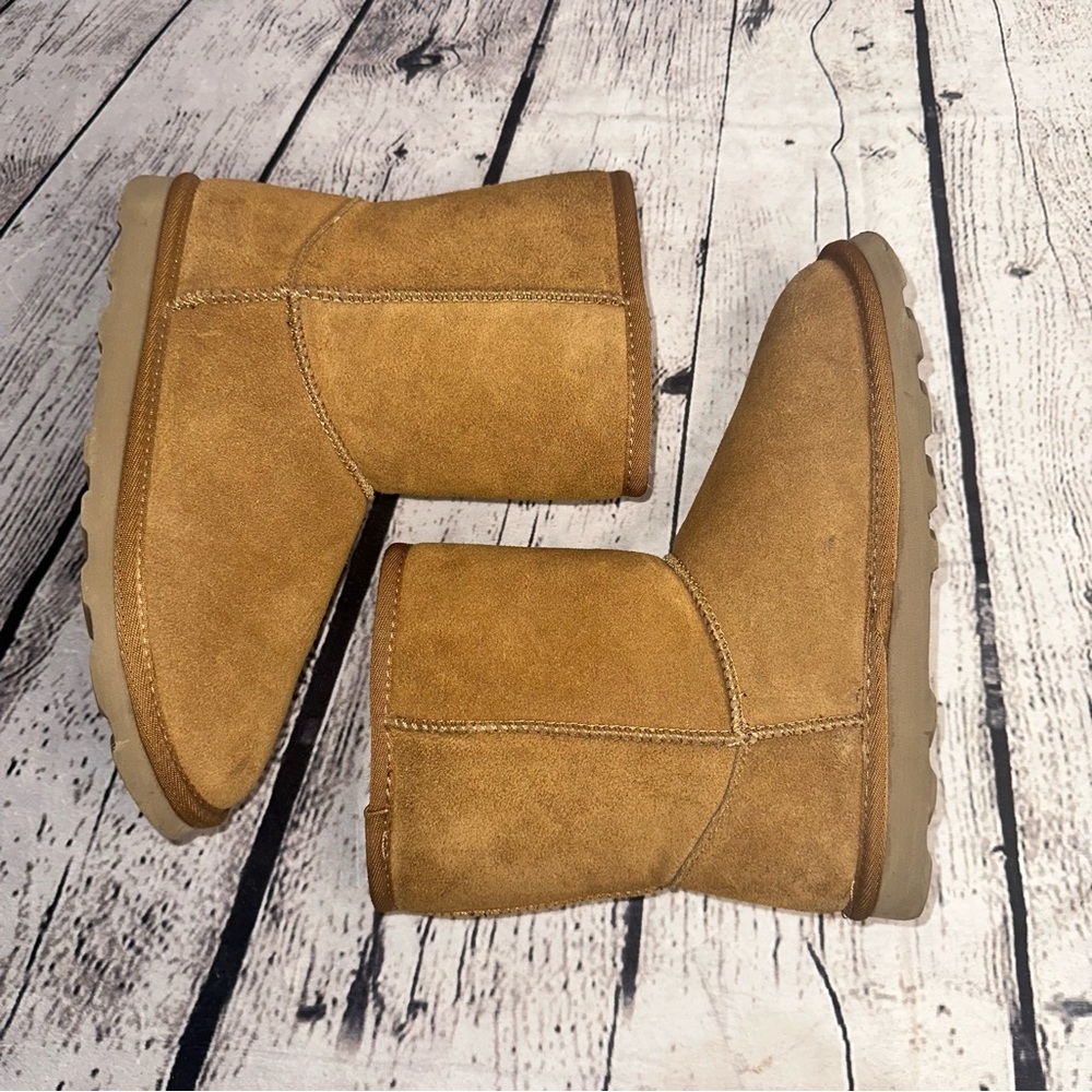 Time and Tru Brown Suede Boots White Fur Women’s Size 6 Ugg Look